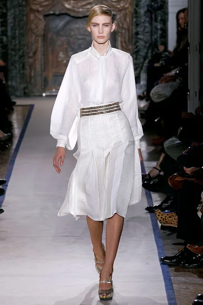 Look 32